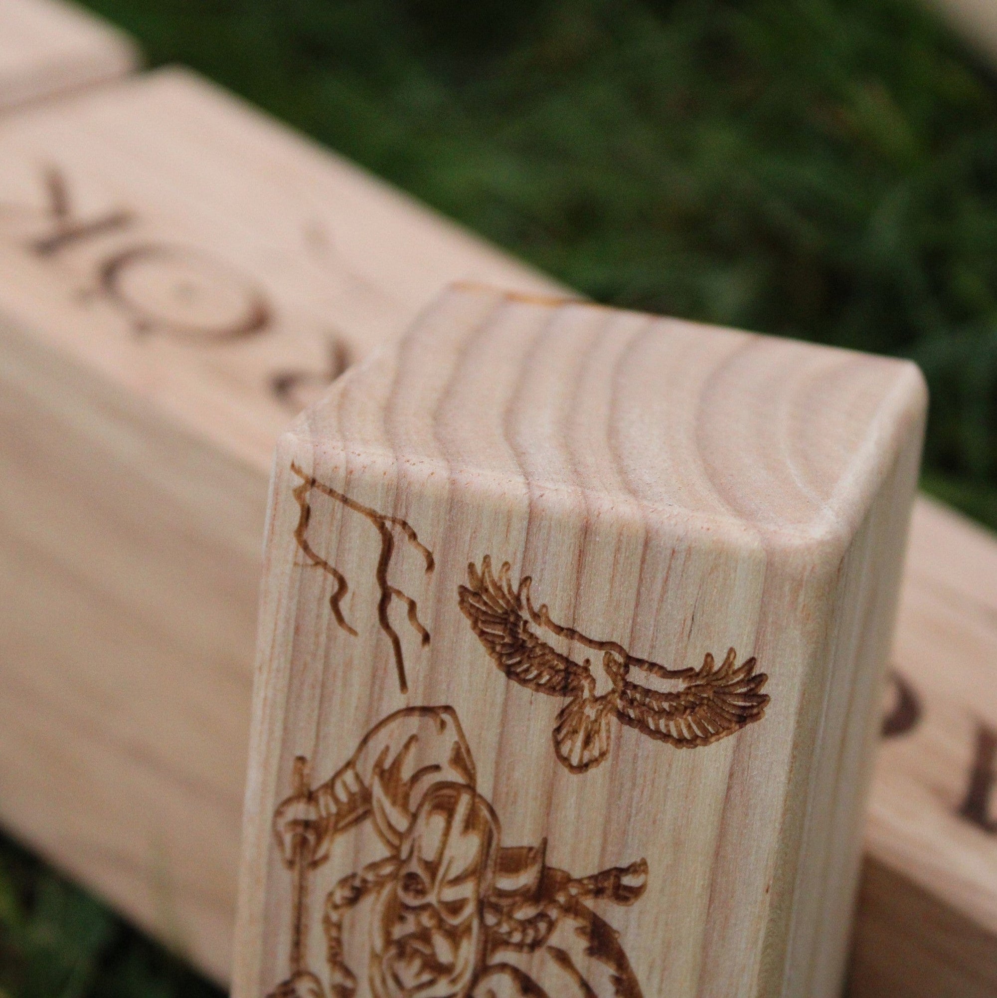 Spielsteine des Wikinger Kubb Spiels