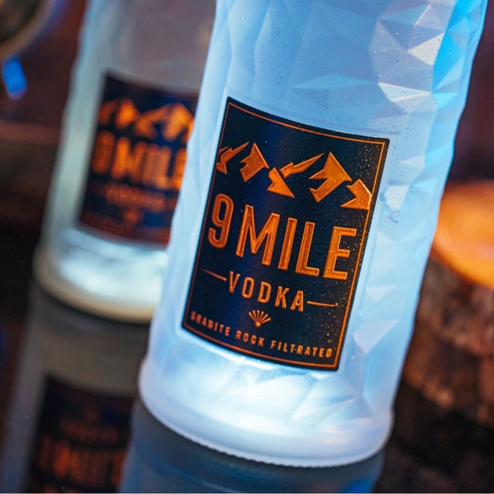 9-Mile Vodka mit LED Beleuchtung